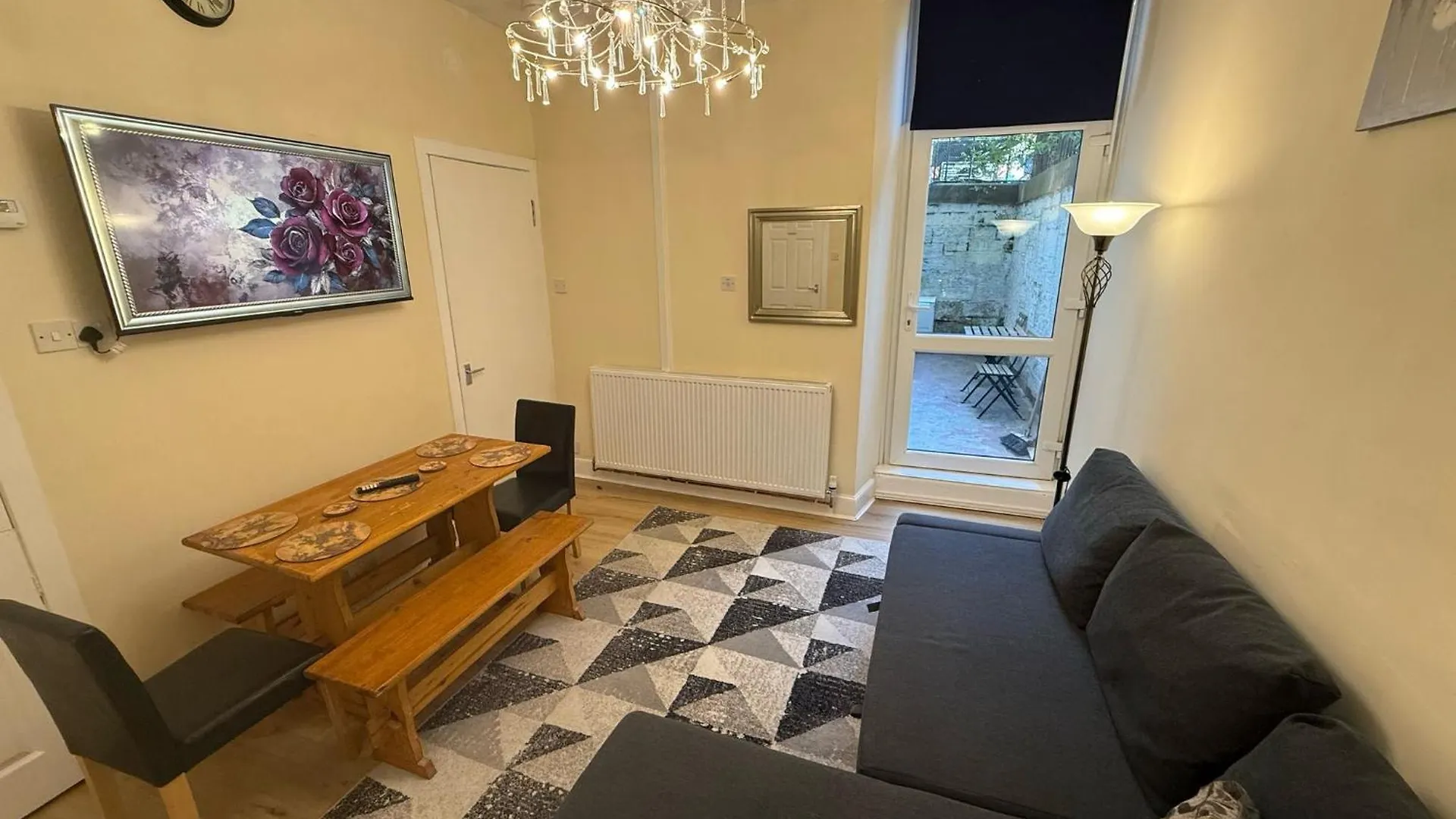 Flat In Central Edinburgh Old Town 0*,